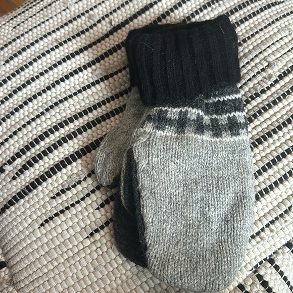 Wool mittens - Picture 1 of 7